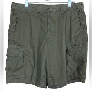 Brooks Brothers 346 army green cargo shorts Size 40